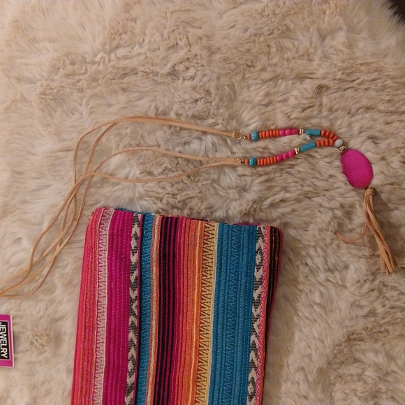 $$❤️❤️☘️NWT.  2 piece set includes necklace and medium tribal print bag. - Picture 3 of 8